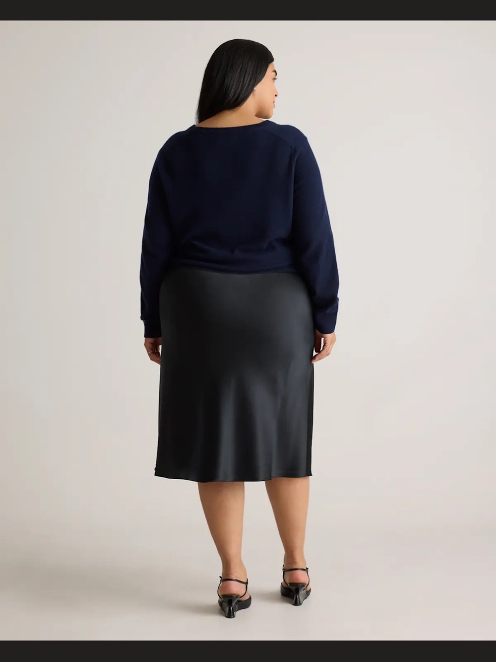 Quince Mongolian cashmere V-Neck Women’s Sweater in Navy - Picture 7 of 16